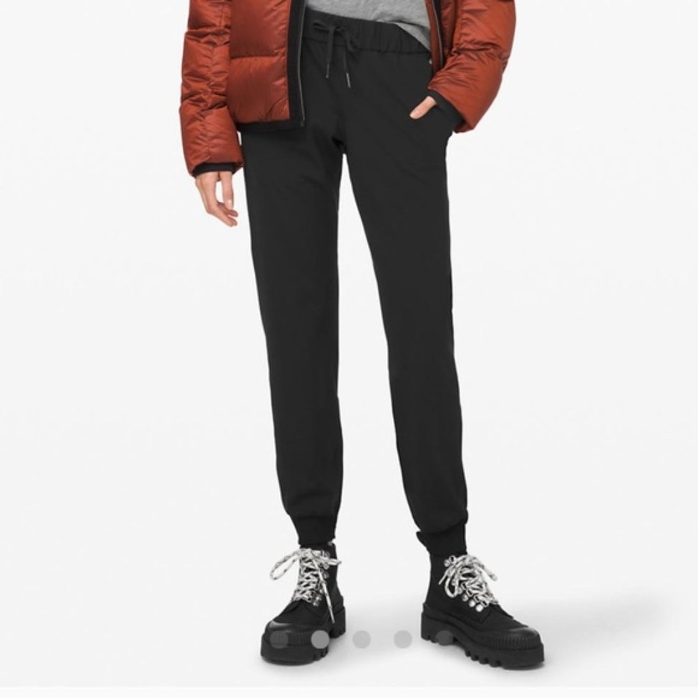 Lululemon On The Fly Jogger Size 8
